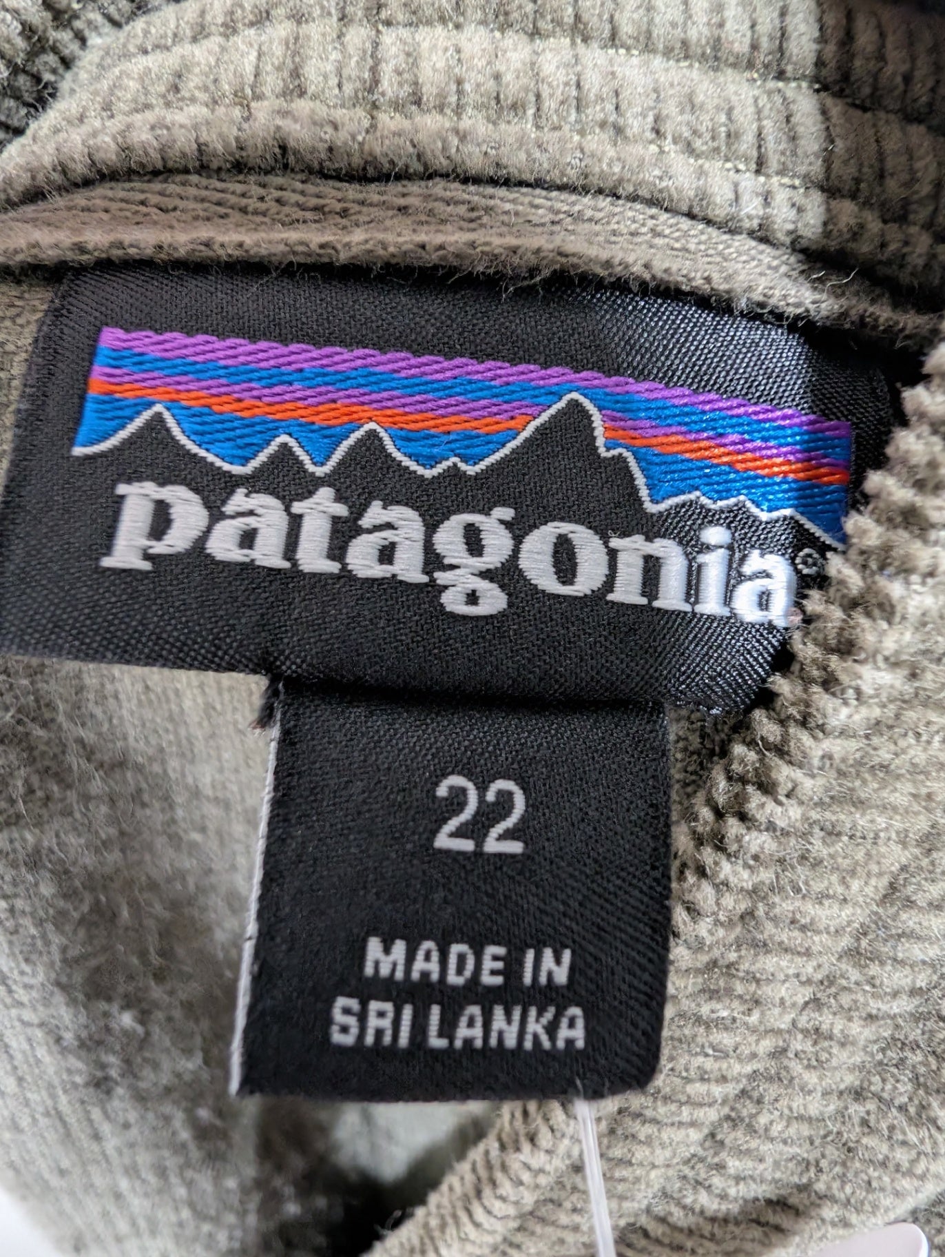 Patagonia green corduroy pants - SZ 22