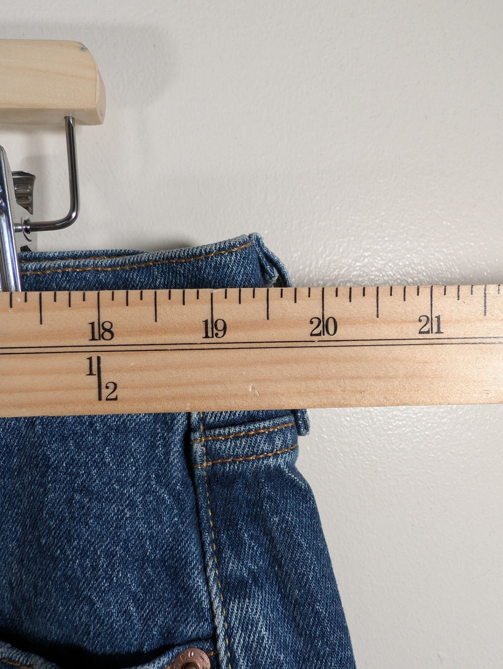Levi's distressed shorts - 16