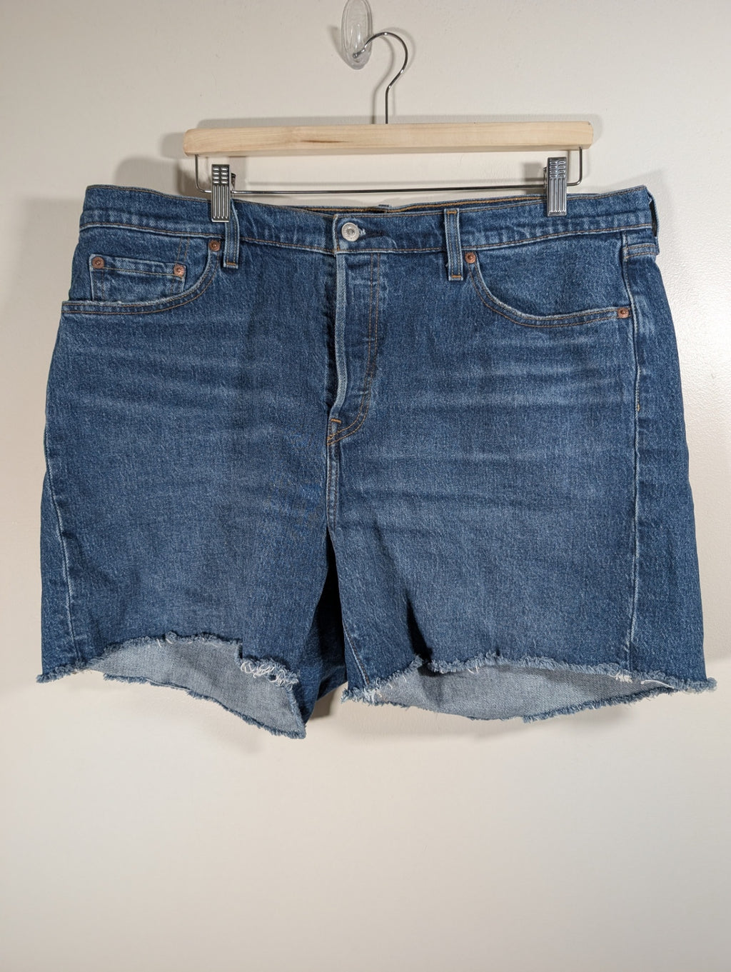 Levi's distressed shorts - 16