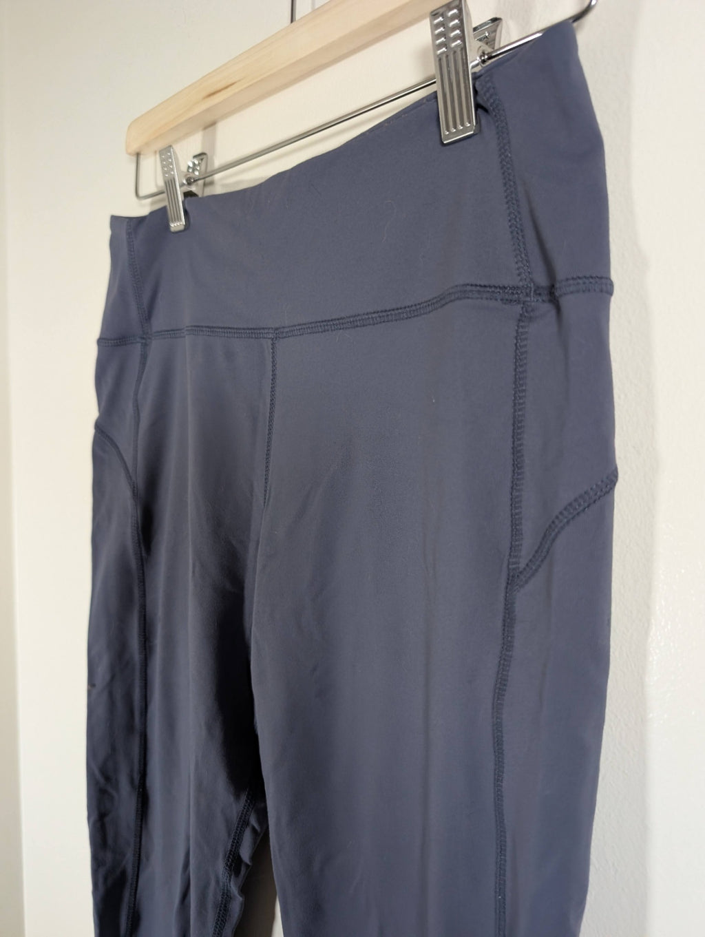 Lululemon purple leggings - appears SZ 2/4