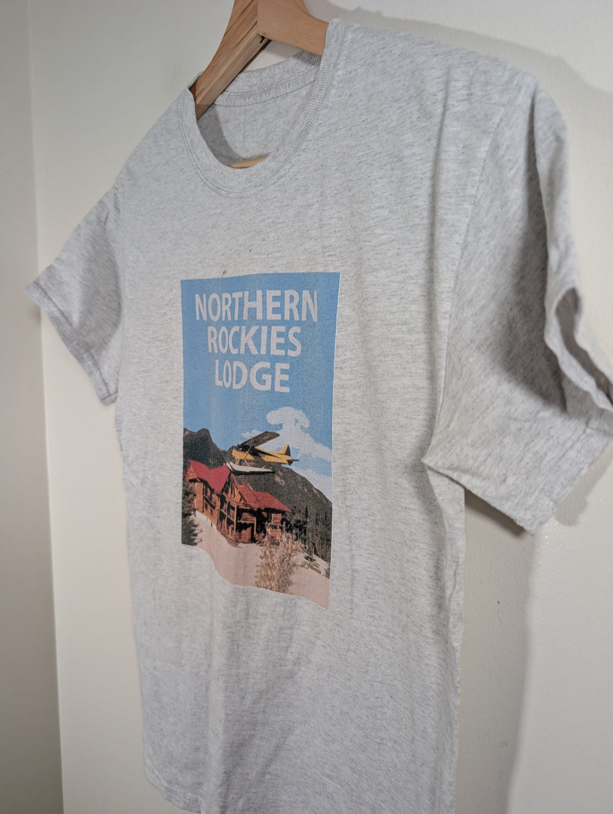 Northern Rockies Lodge graphic tee - appears Small