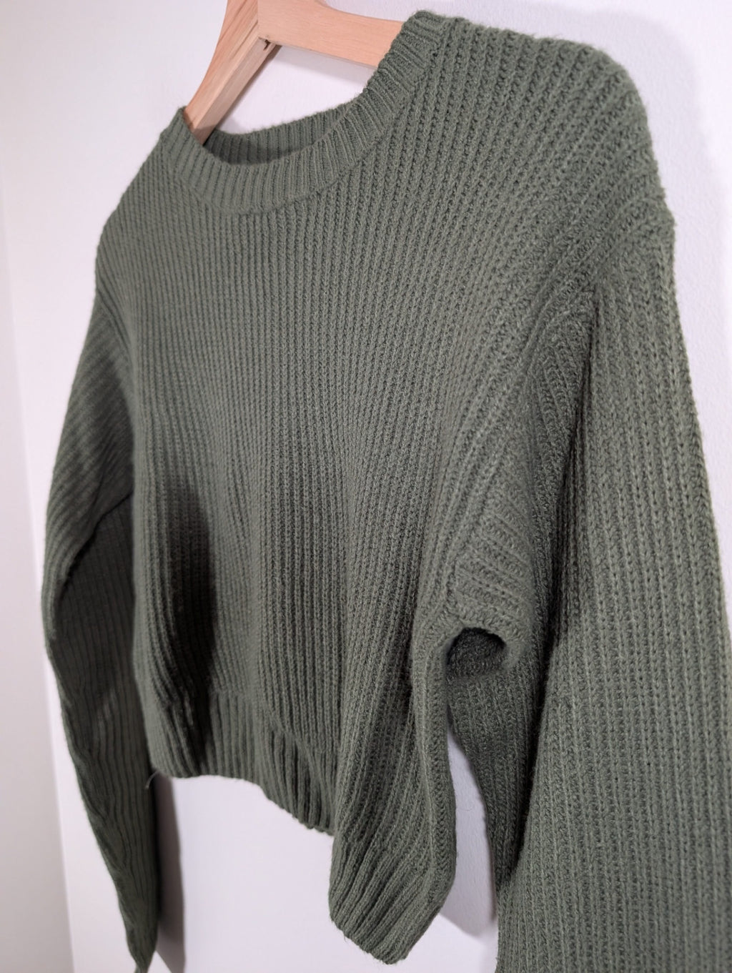 Ardene green crop sweater - Small