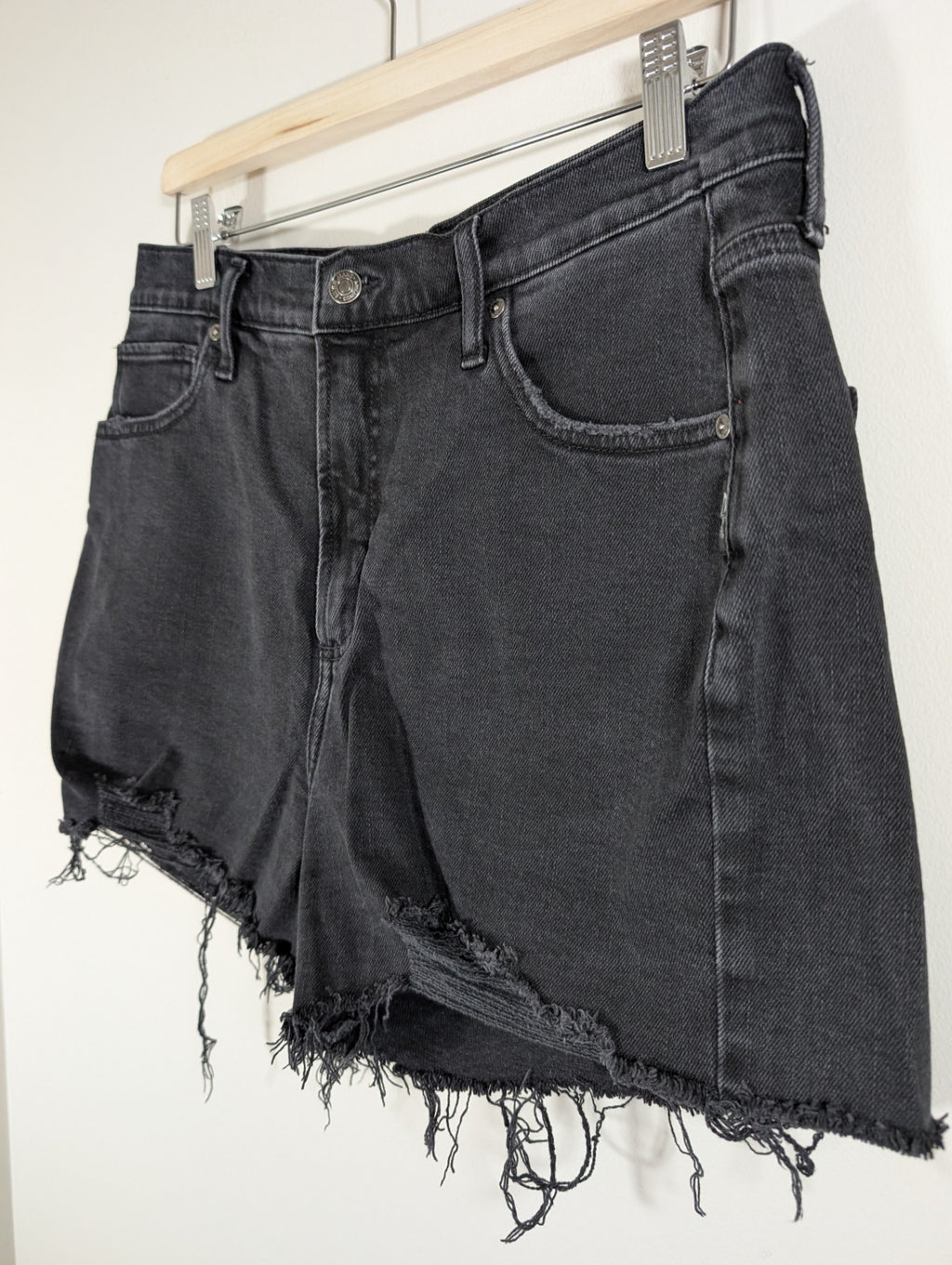 Silver Jeans black distressed shorts - SZ 32X3