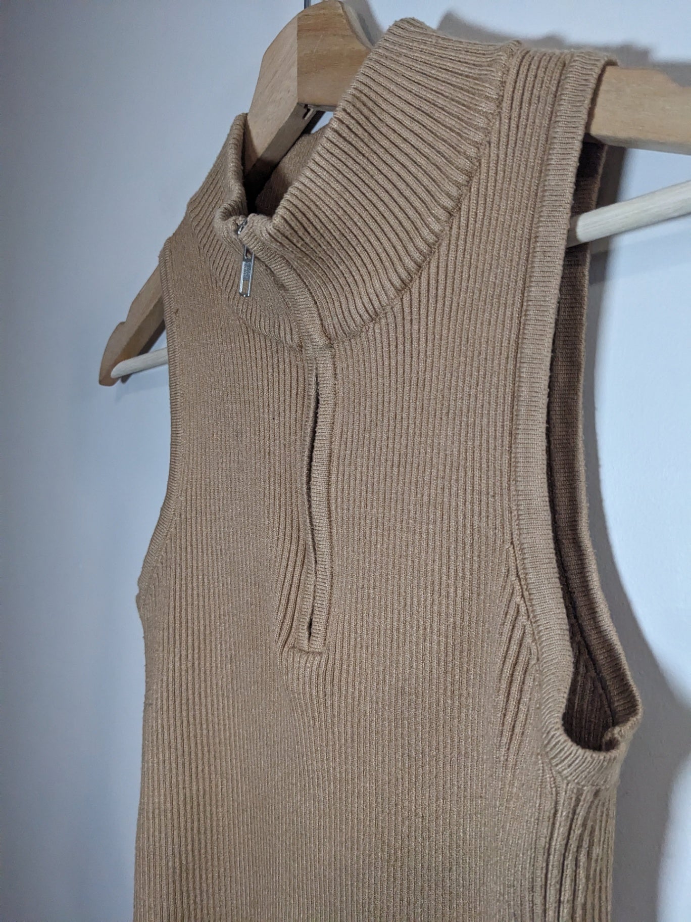 heartloom tan 1/4 zip vest - S