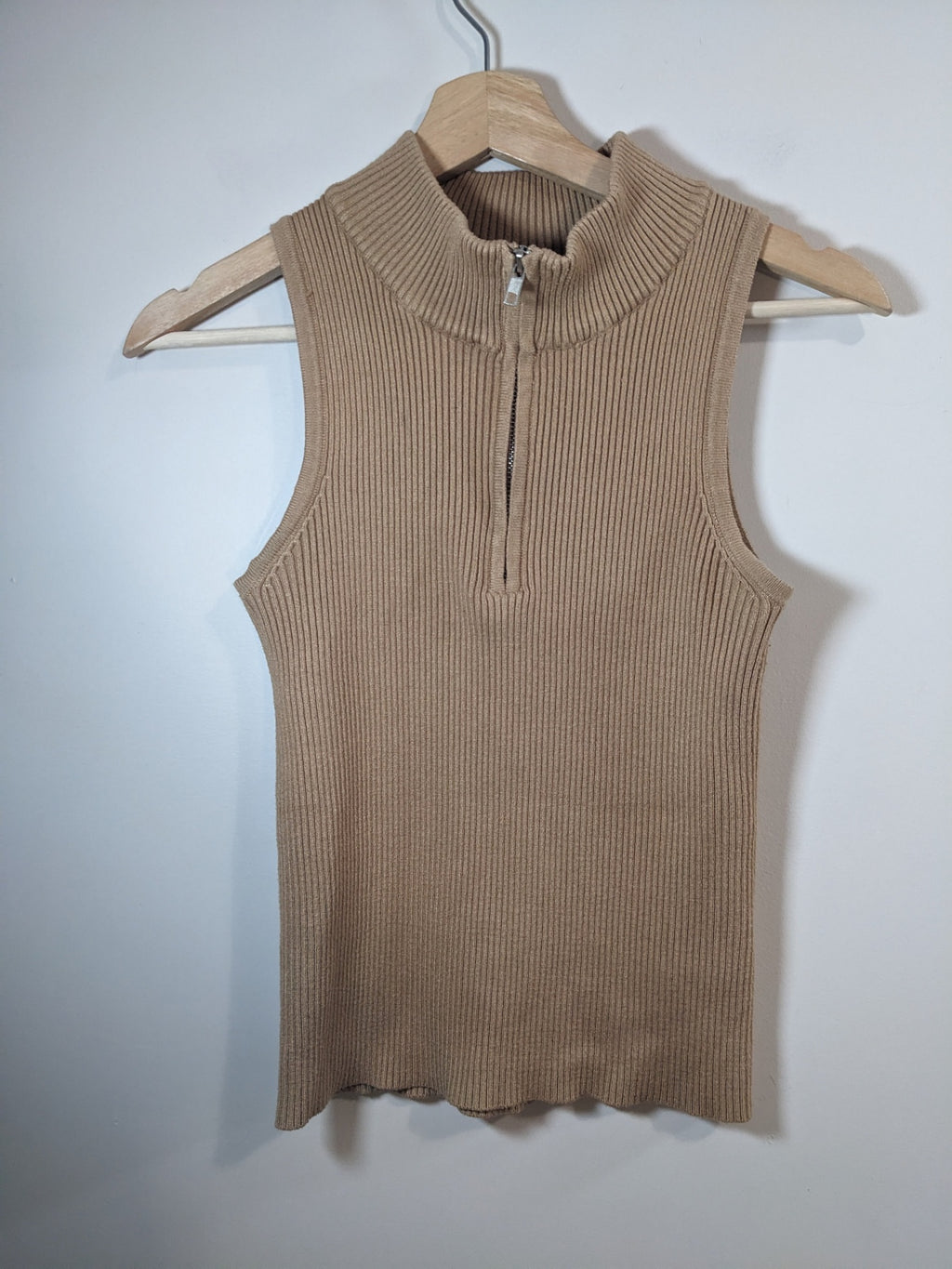 heartloom tan 1/4 zip vest - S