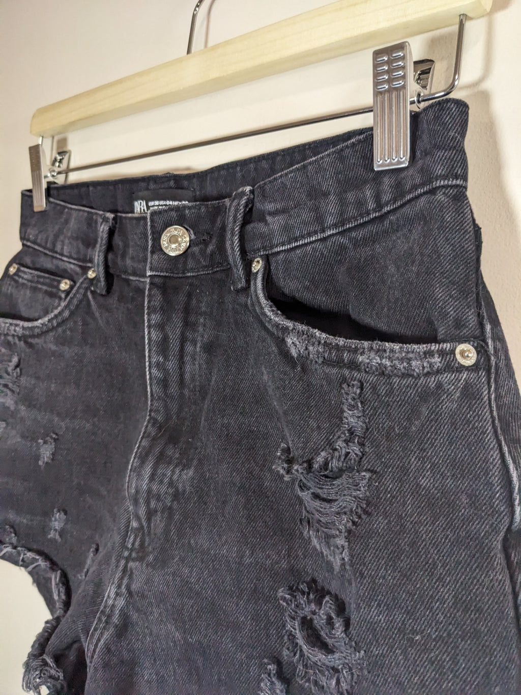 ZARA Distressed Black Denim Shorts - sz 4