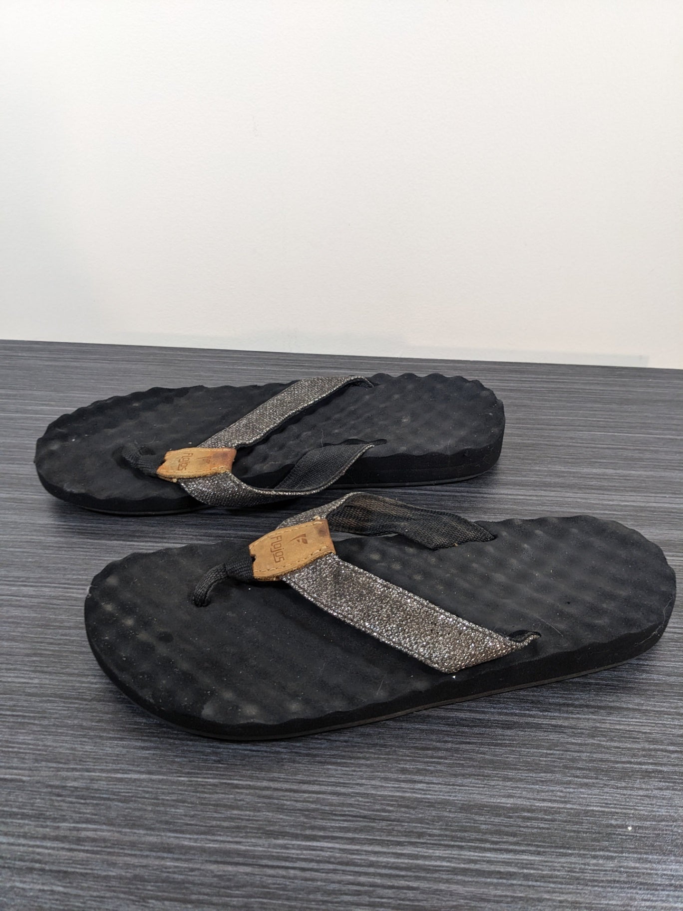 Flojos Black Flip Flop Sandals - sz 7