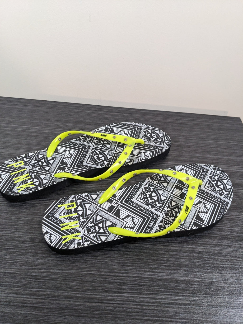 NWOT PINK Rhinestone Flip Flop Sandals - sz 8