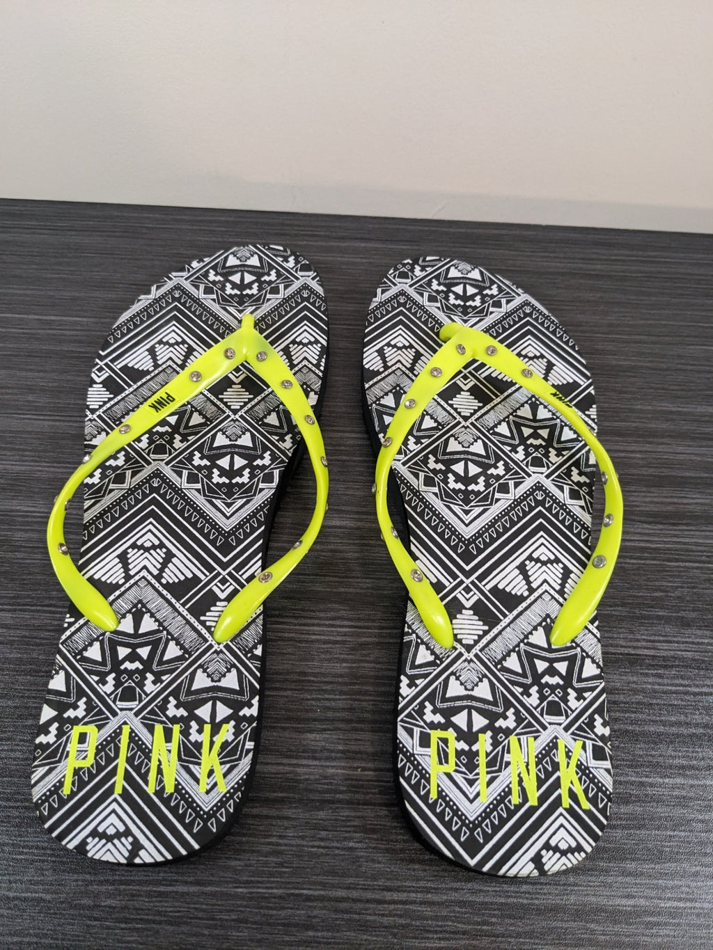 NWOT PINK Rhinestone Flip Flop Sandals - sz 8