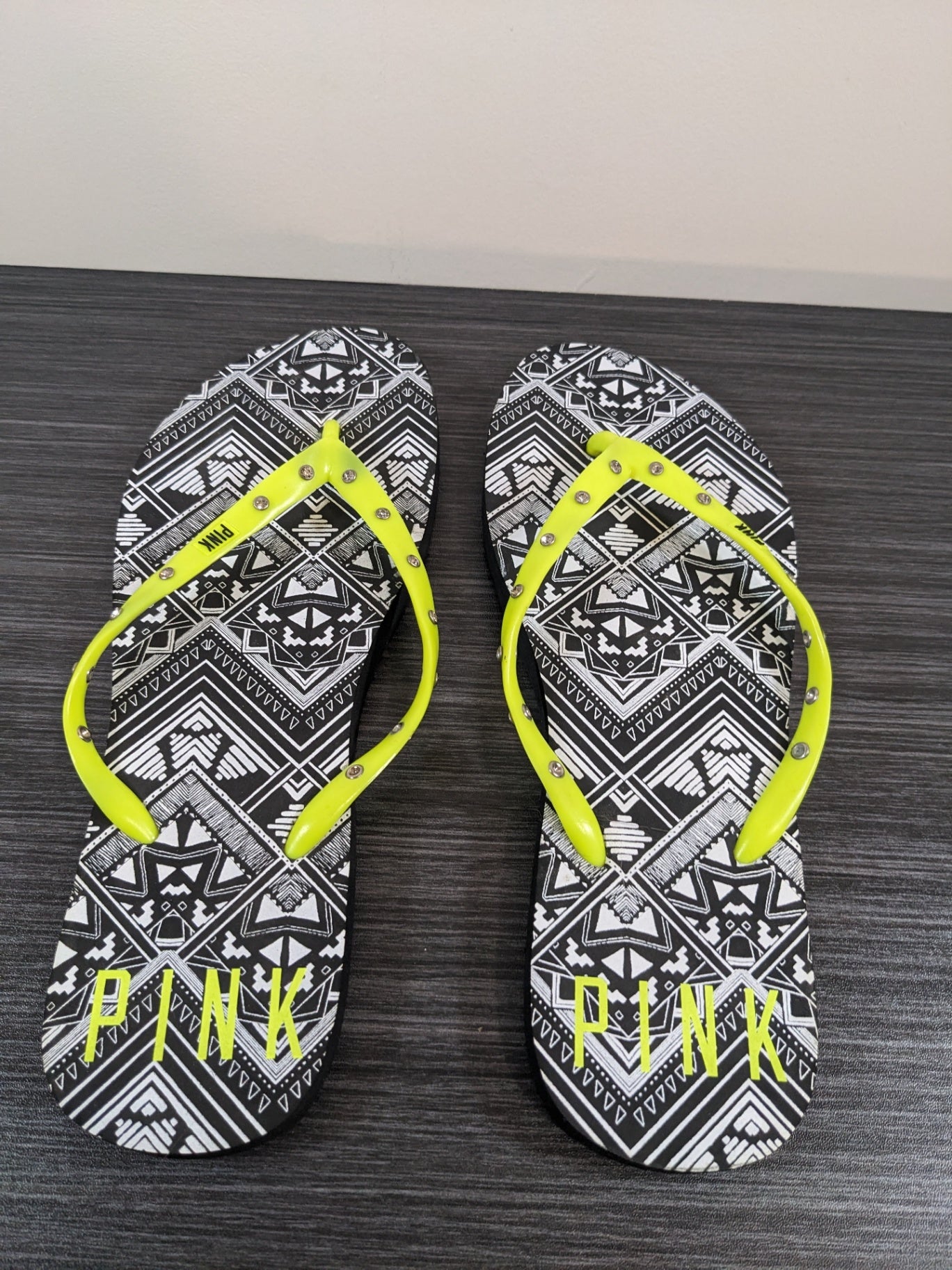 NWOT PINK Rhinestone Flip Flop Sandals - sz 8