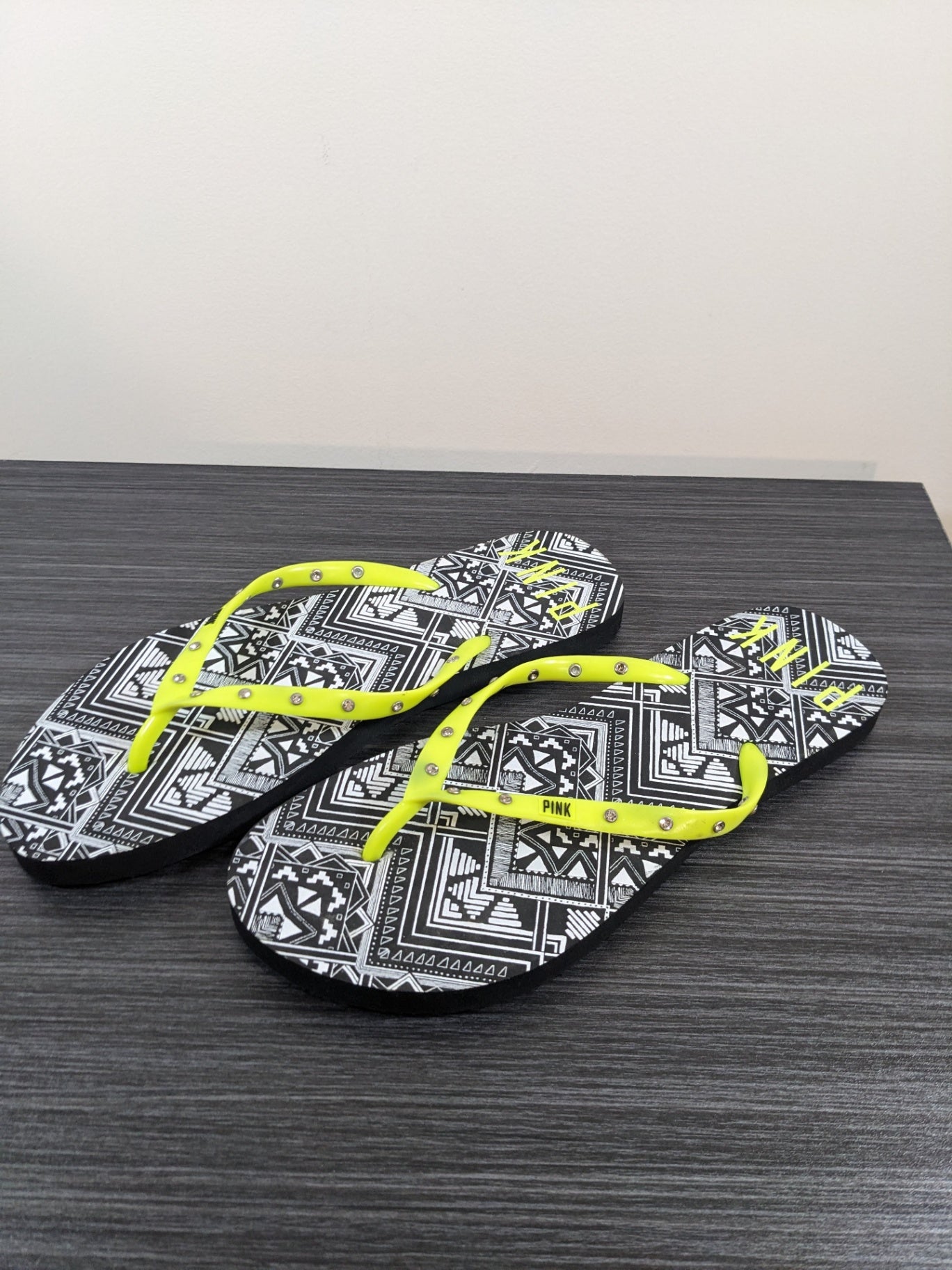 NWOT PINK Rhinestone Flip Flop Sandals - sz 8