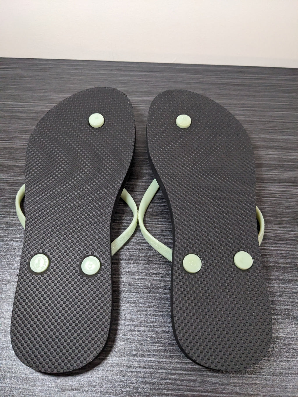 NWOT Old Navy Cactus Flip Flop Sandals - sz 8