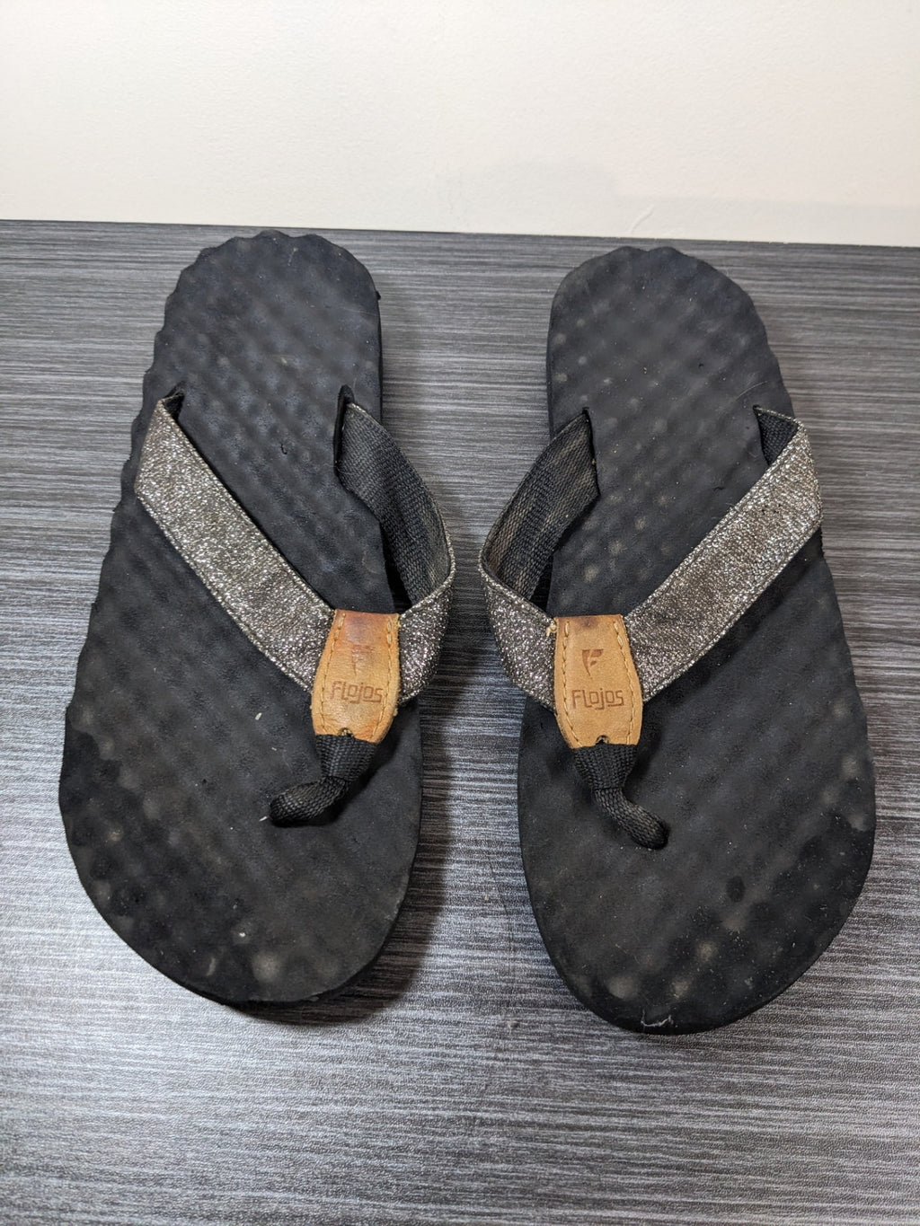 Flojos Black Flip Flop Sandals - sz 7