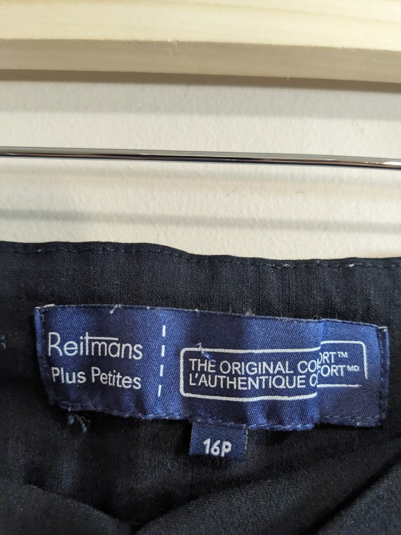 Reitmans Plus Petites Black Shorts - sz 16