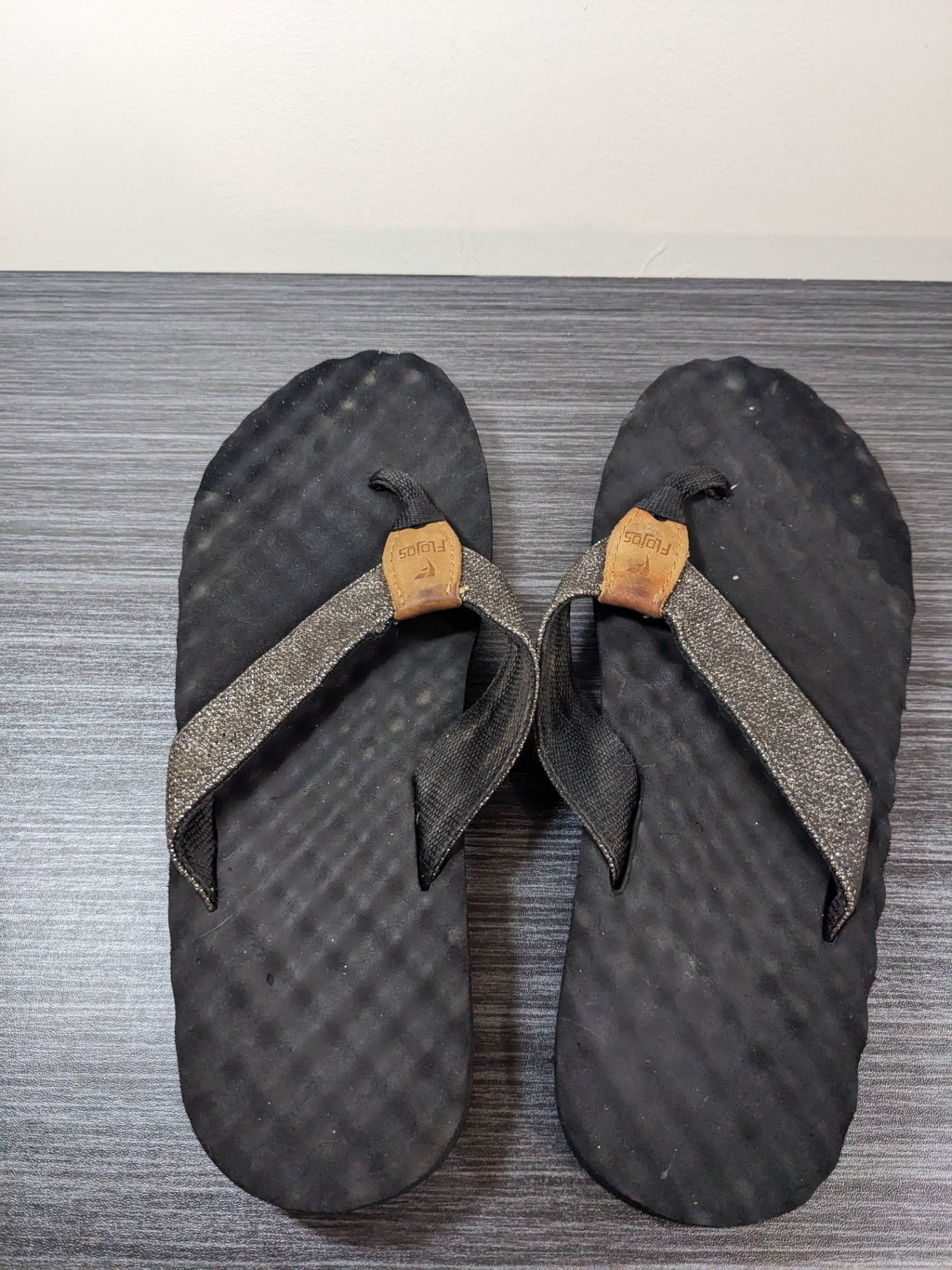 Flojos Black Flip Flop Sandals - sz 7