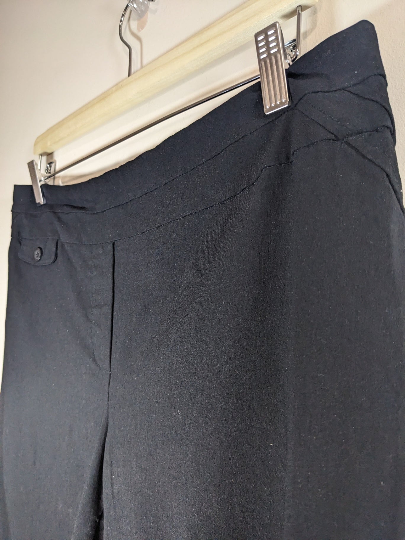 Reitmans Plus Petites Black Shorts - sz 16