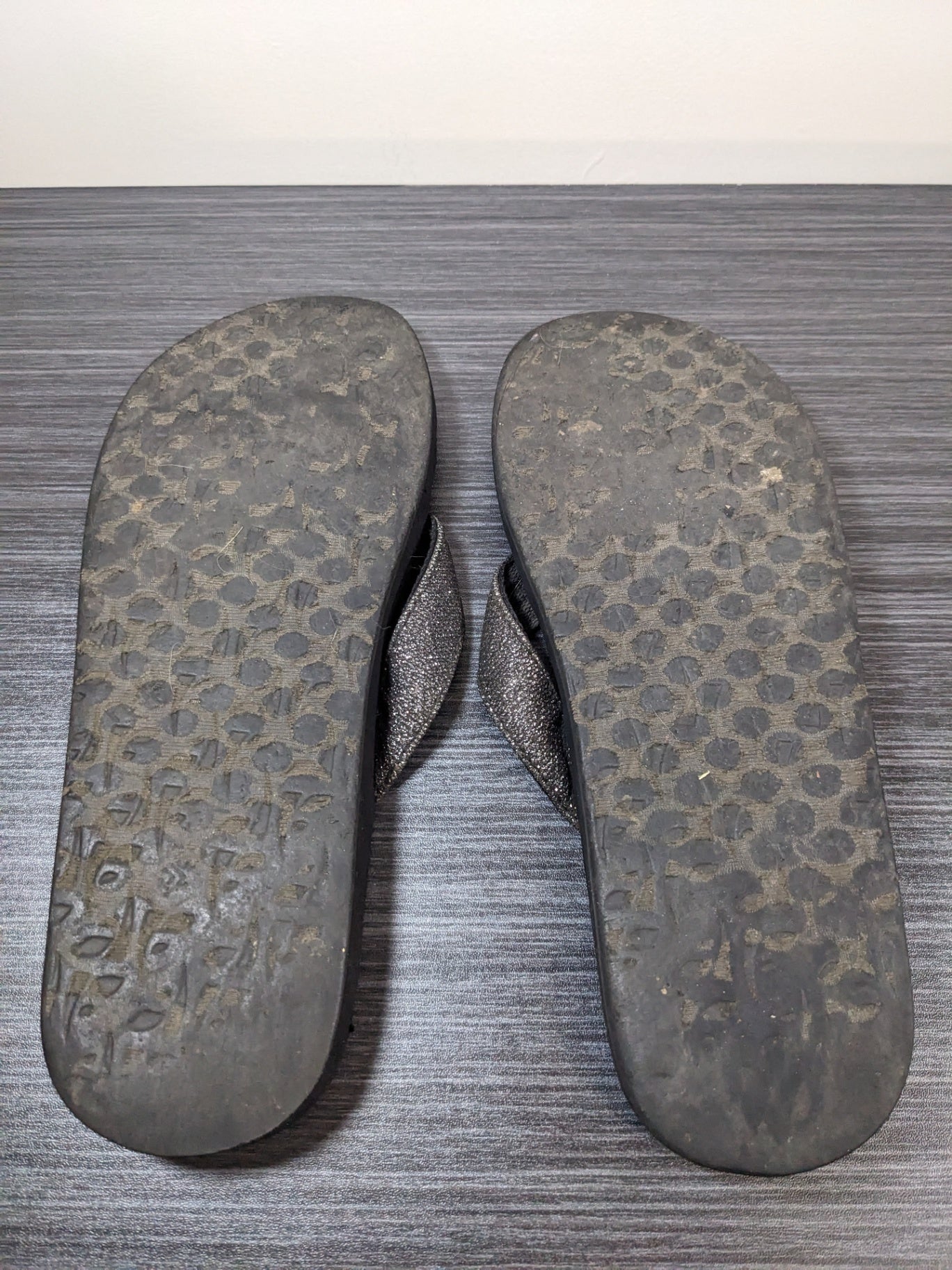 Flojos Black Flip Flop Sandals - sz 7
