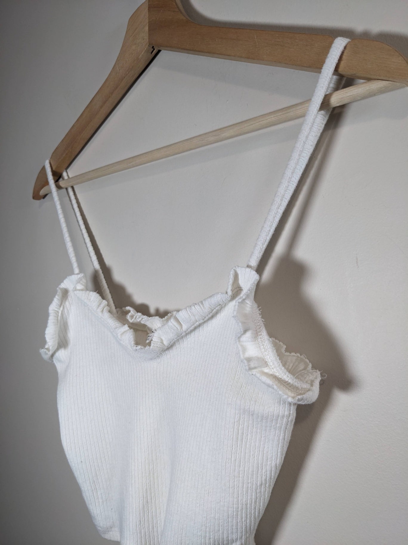 Garage Ribbed White Crop Tank - S