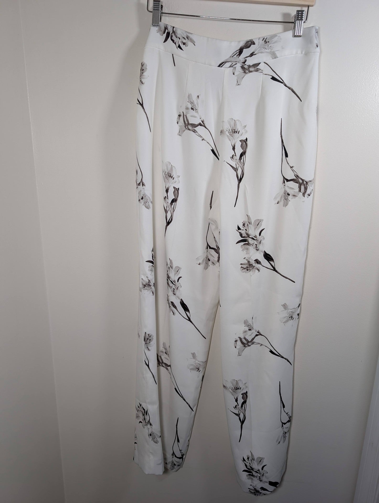 Unknown brand white floral pants - appears Large