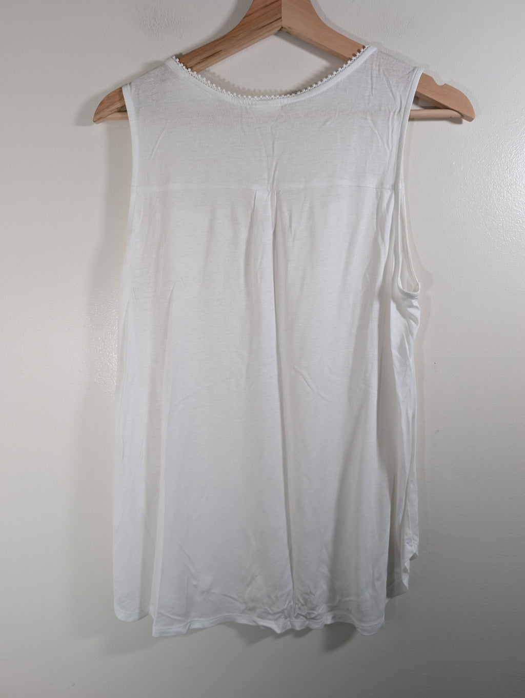 Unknown brand white tank - appears Medium
