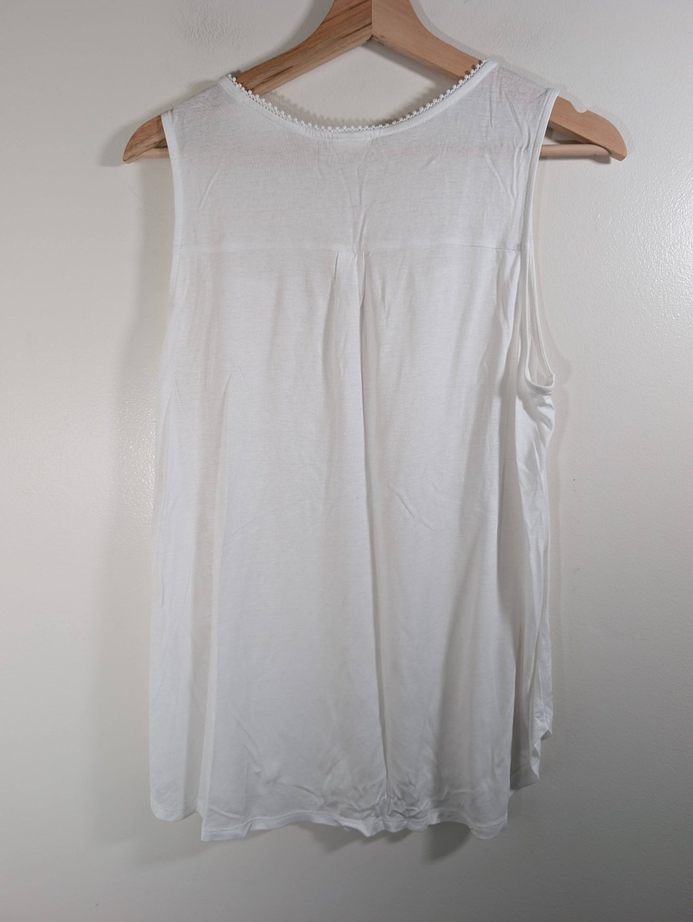 Unknown brand white tank - appears Medium