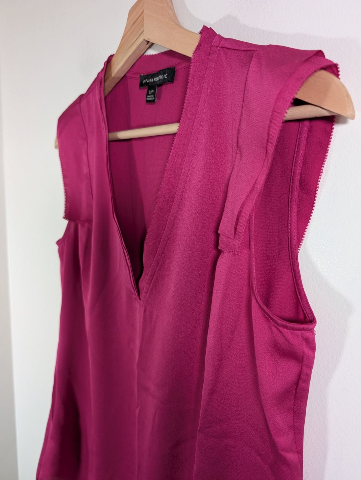 Banana Republic fuchsia blouse - Small