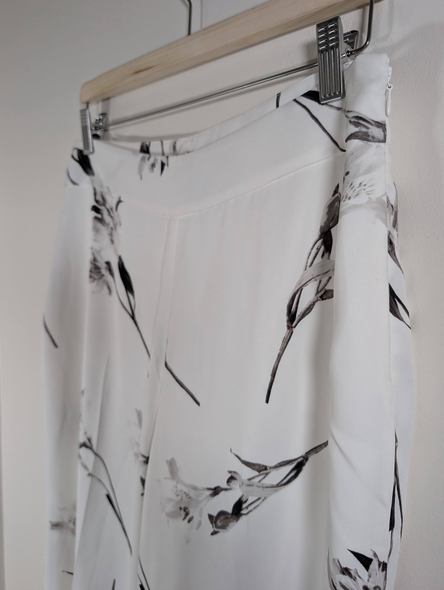 Unknown brand white floral pants - appears Large