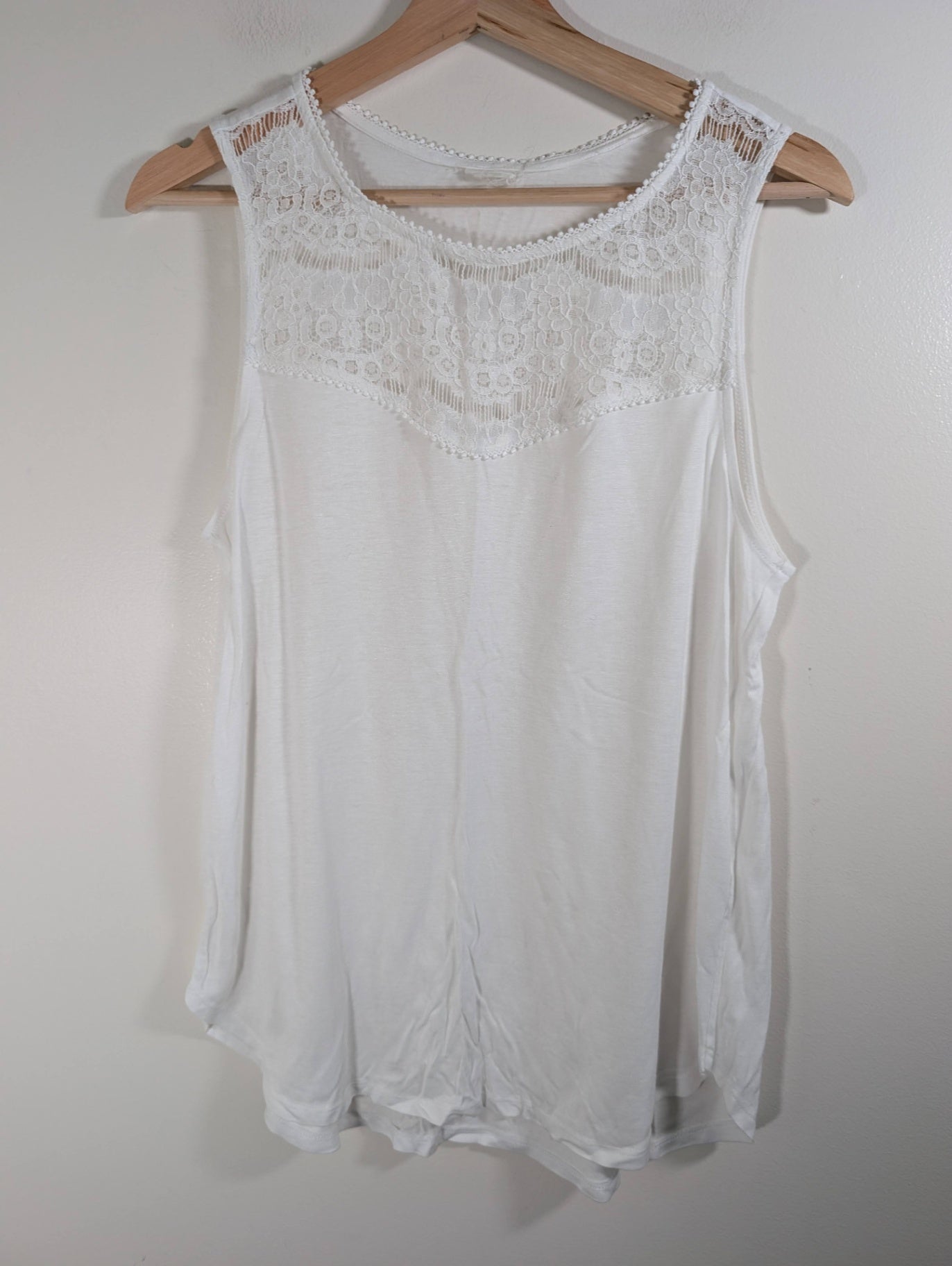 Unknown brand white tank - appears Medium