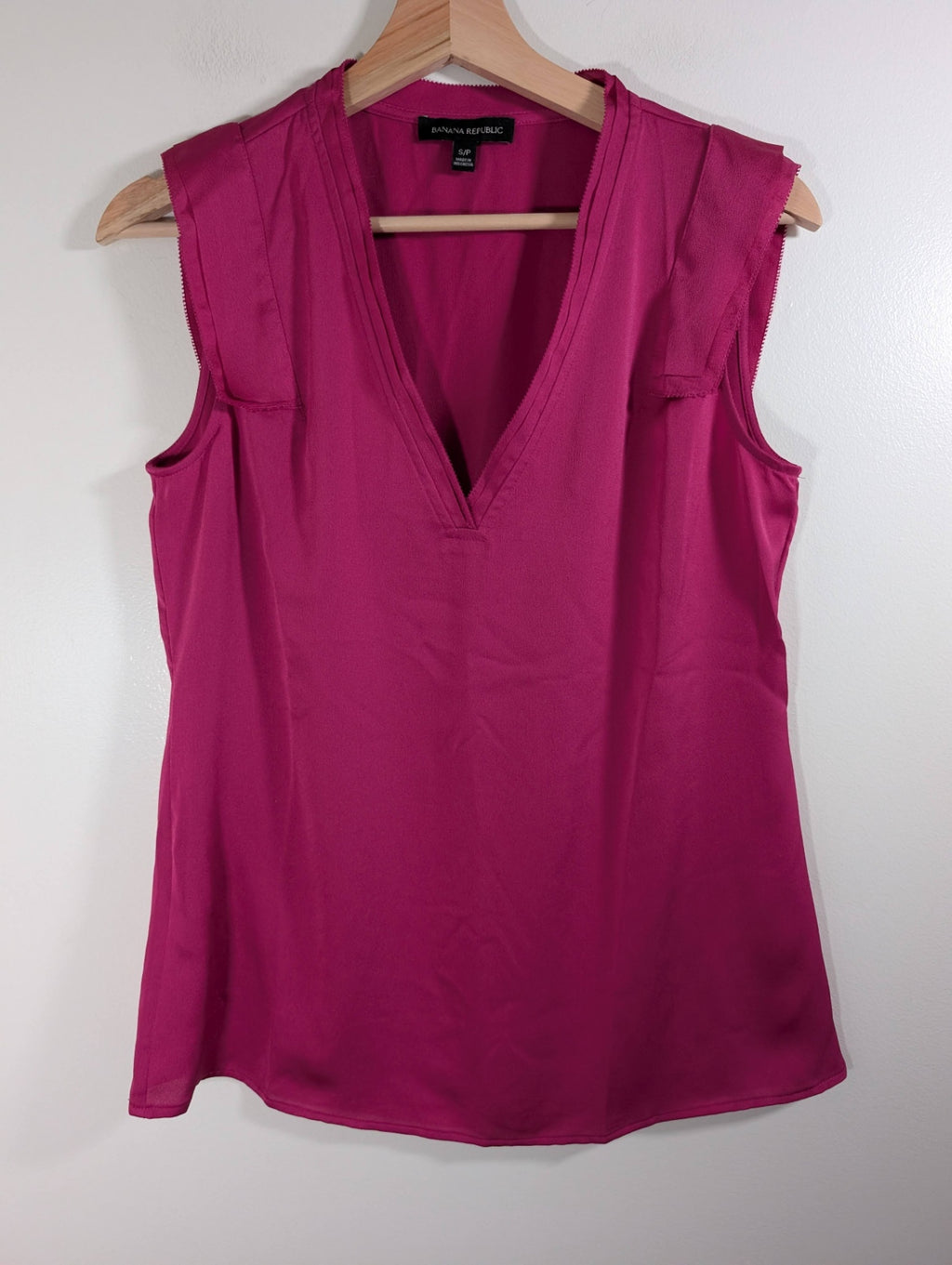 Banana Republic fuchsia blouse - Small