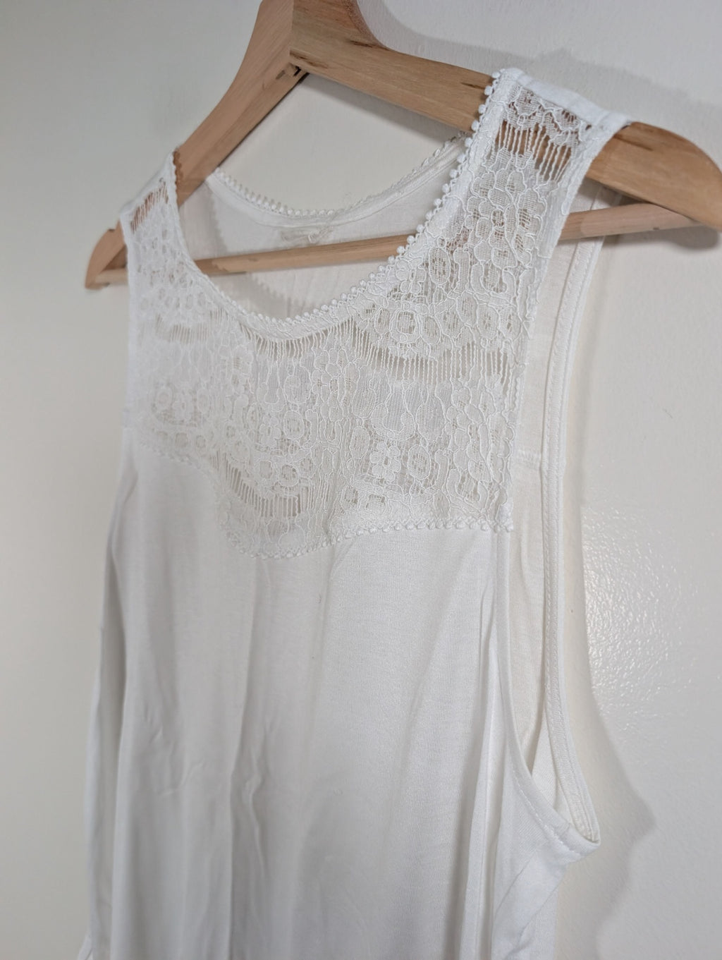 Unknown brand white tank - appears Medium