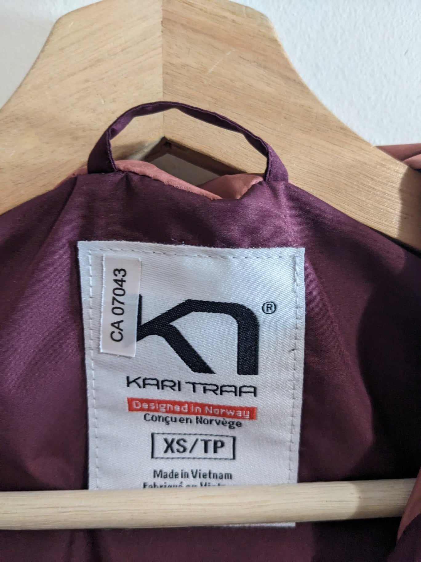 Kari Traa Burgundy Rain Jacket - XS