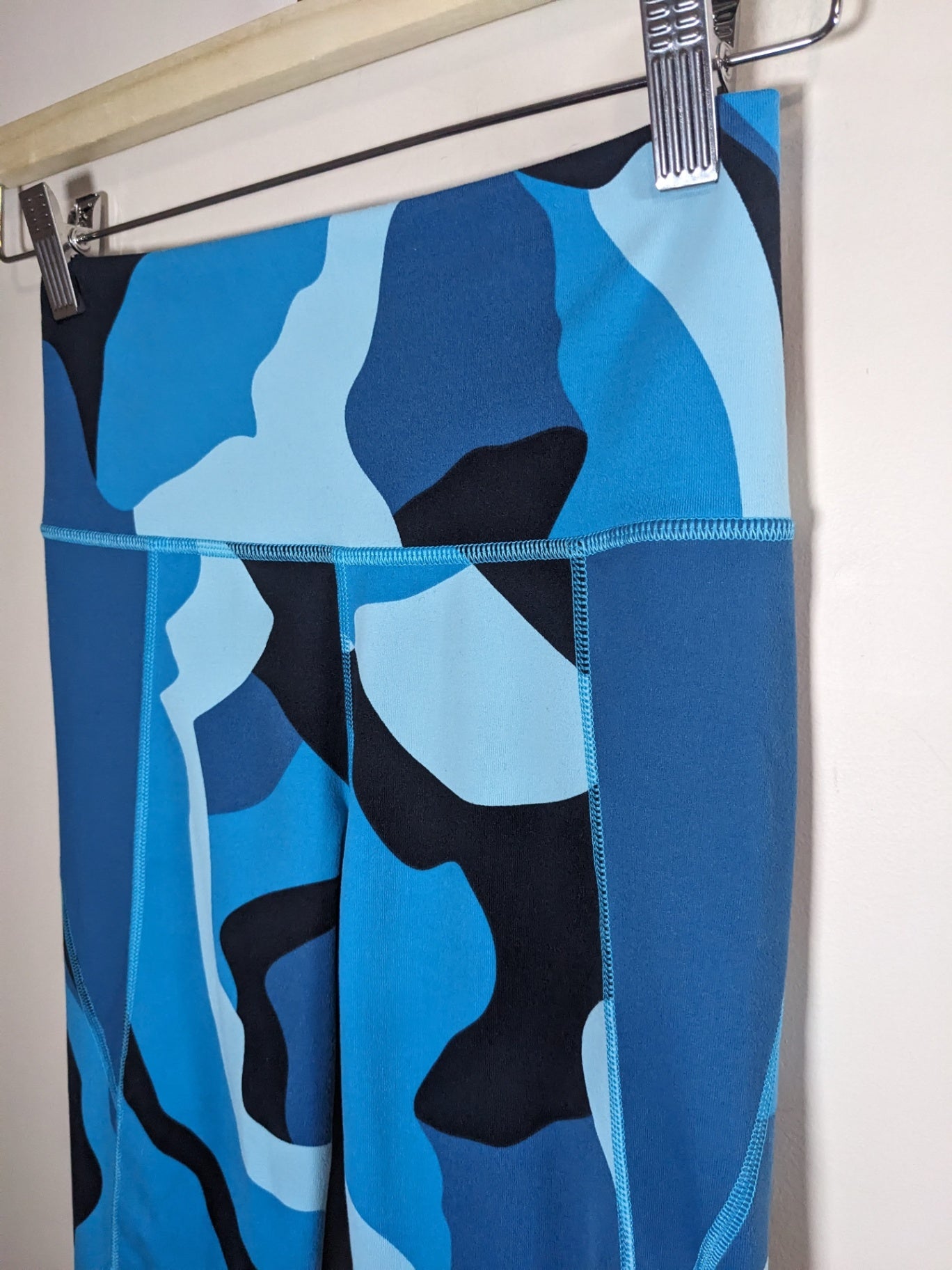 Under Armour Blue Camo Leggings - XS