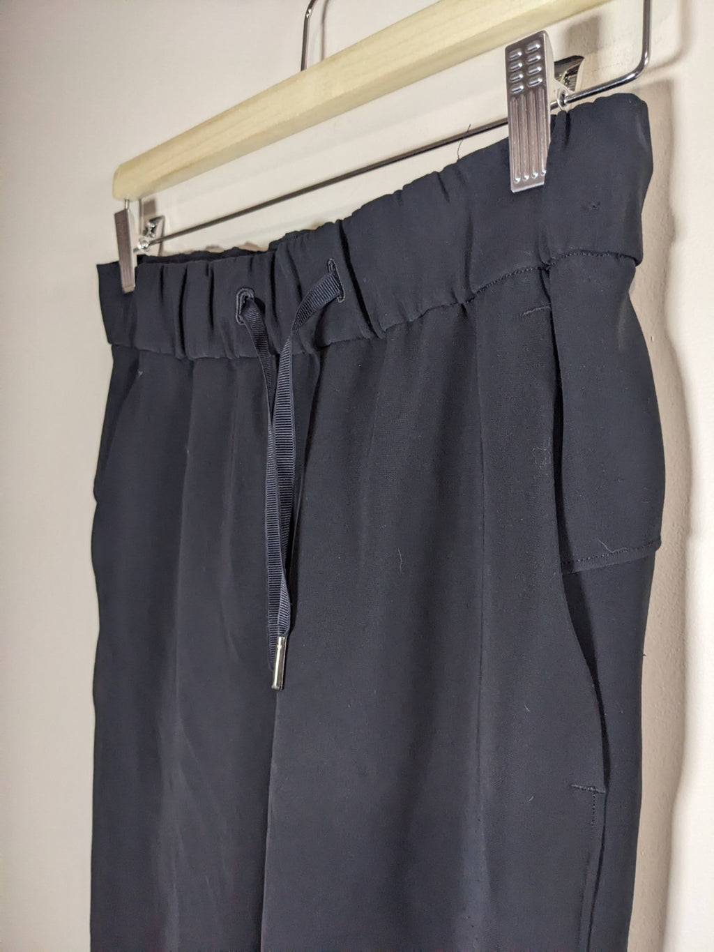 Lululemon On The Fly Black Pants - sz 4