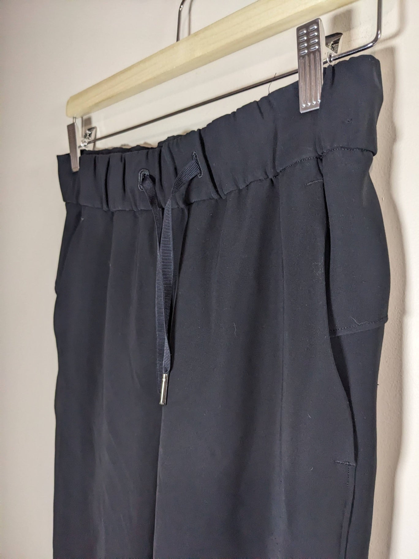 Lululemon On The Fly Black Pants - sz 4