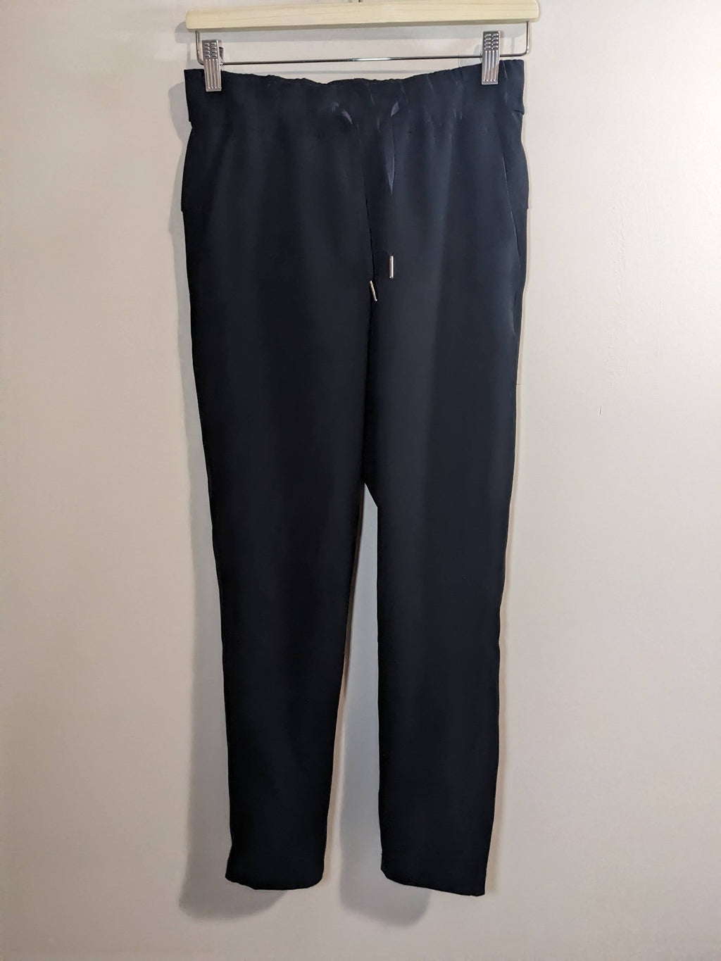 Lululemon On The Fly Black Pants - sz 4