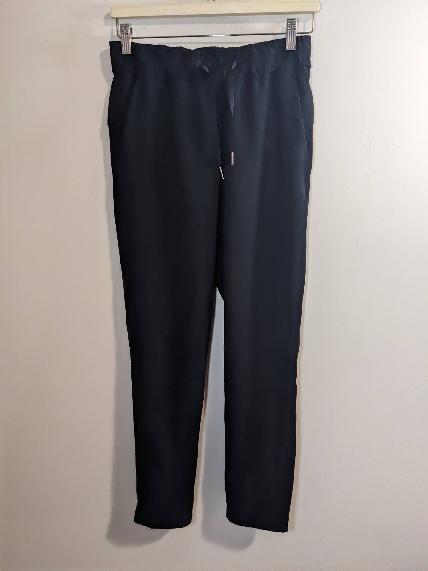Lululemon On The Fly Black Pants - sz 4