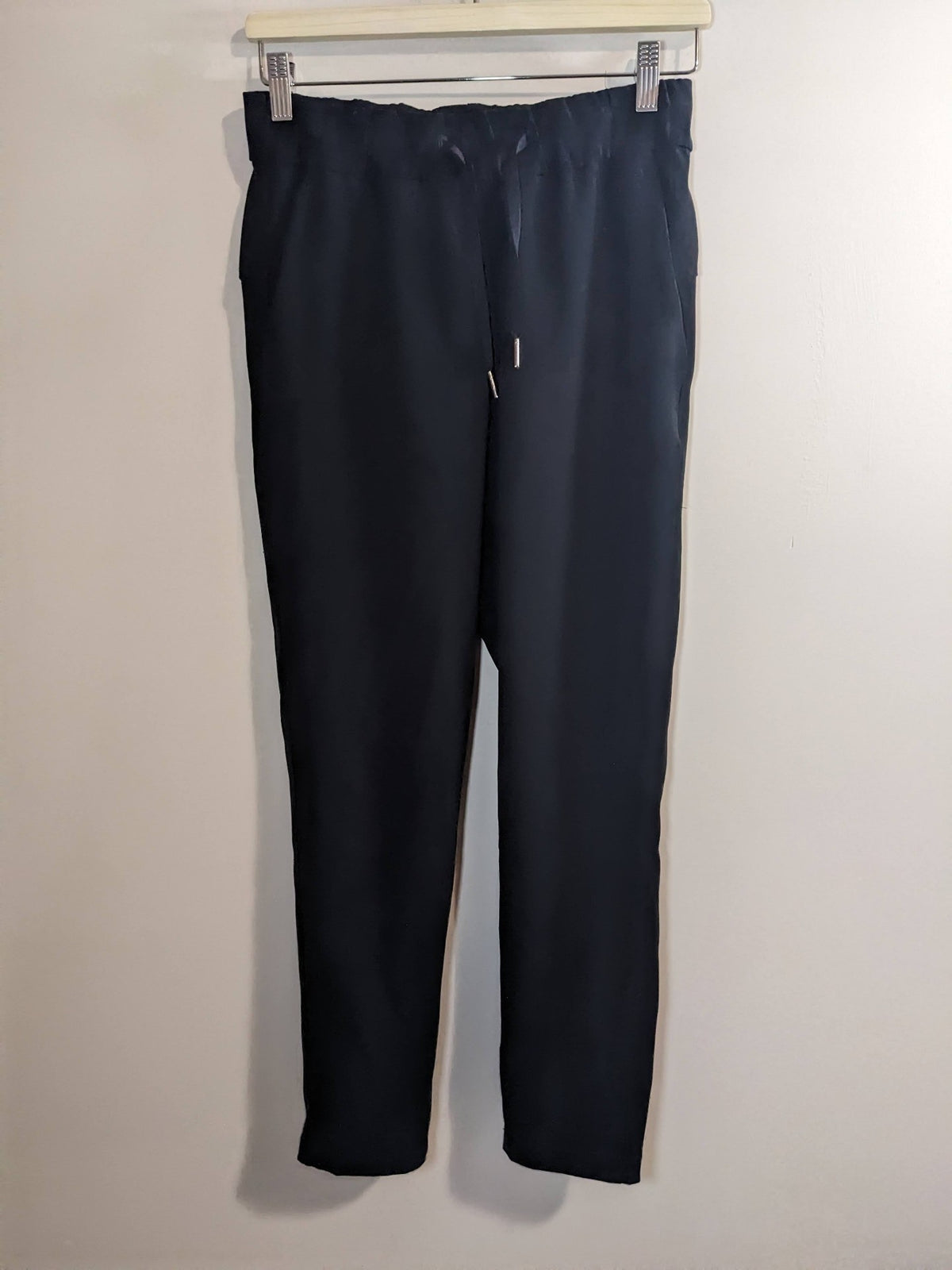 Lululemon On The Fly Black Pants - sz 4