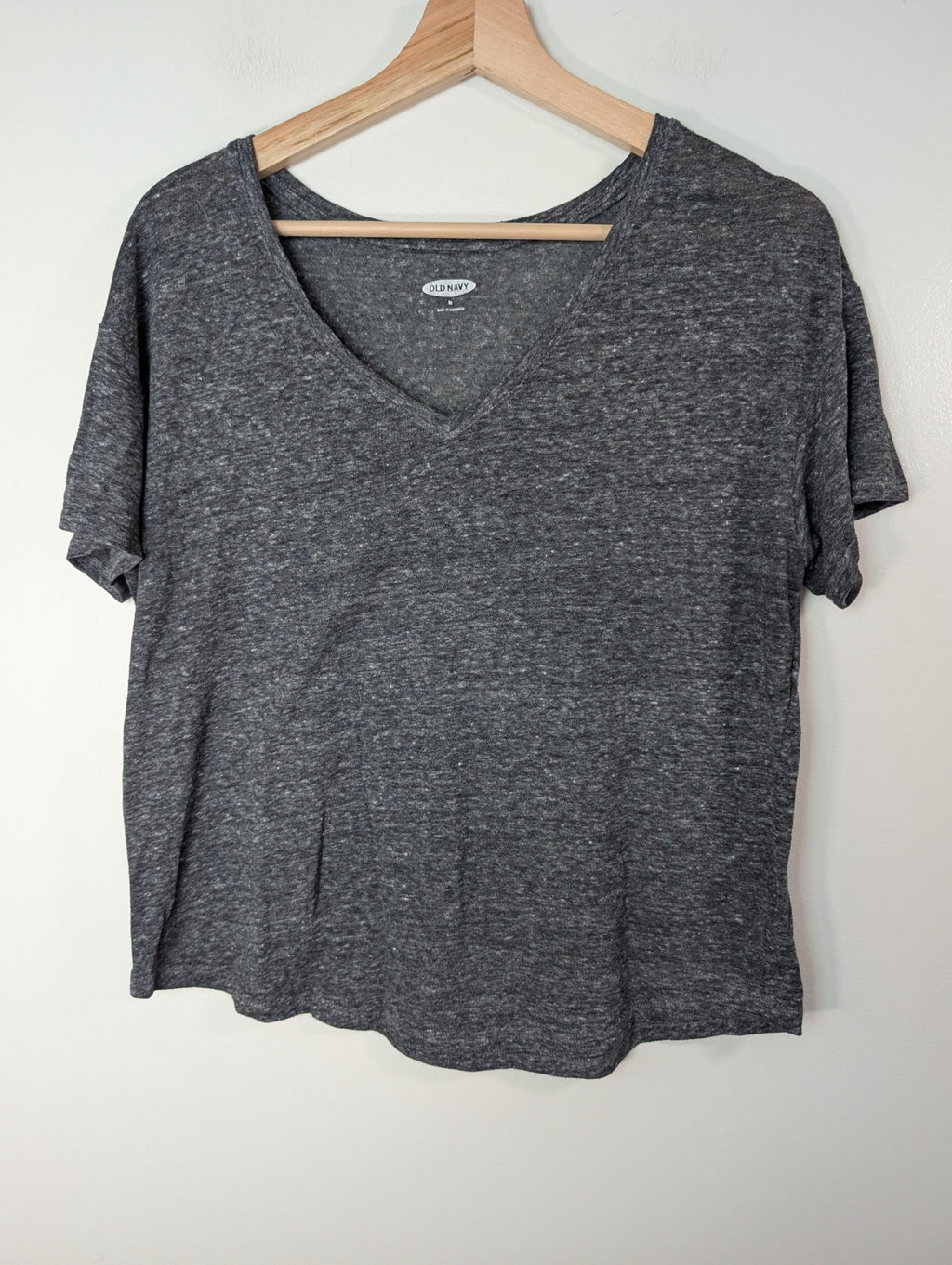 Old Navy grey tee - Medium