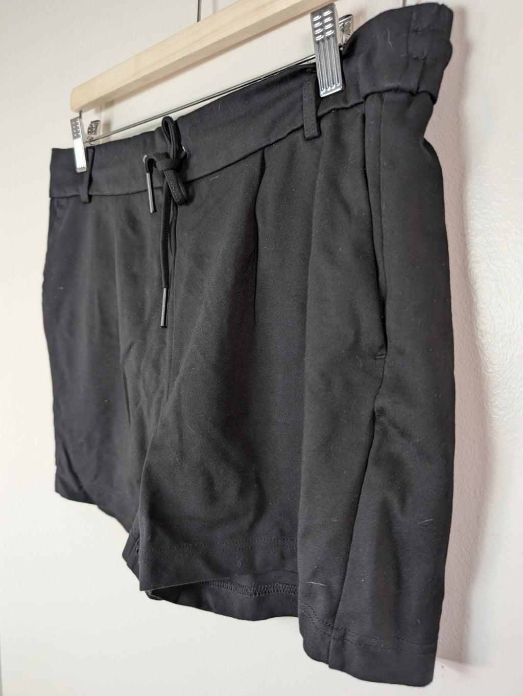 Only black easy shorts - Large