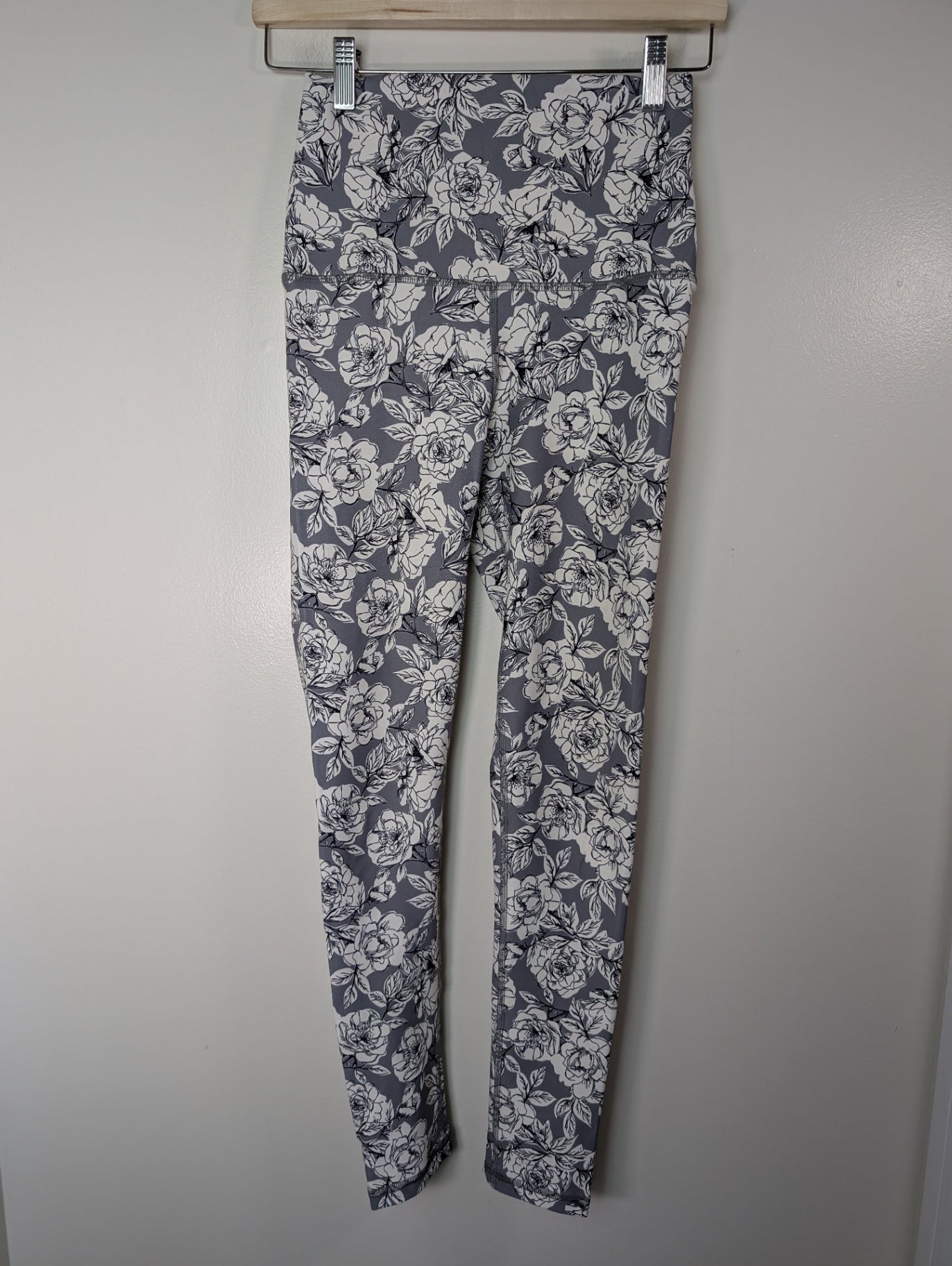Exclusives by Silver Icing floral leggings - Small