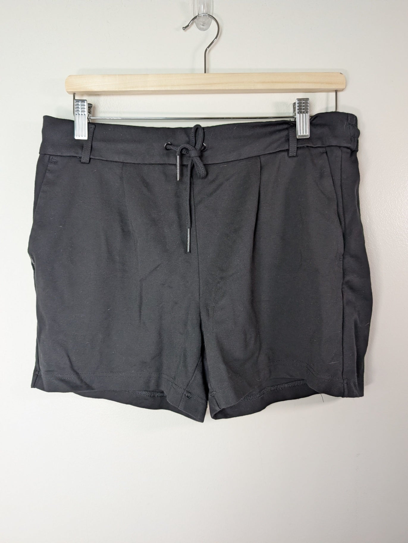 Only black easy shorts - Large