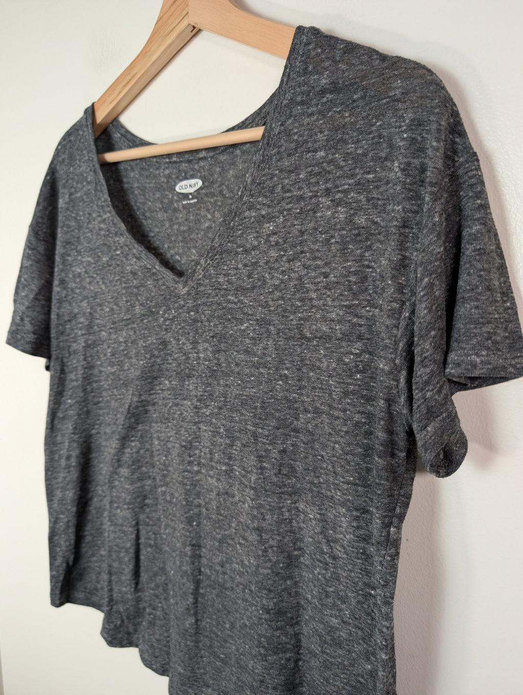Old Navy grey tee - Medium