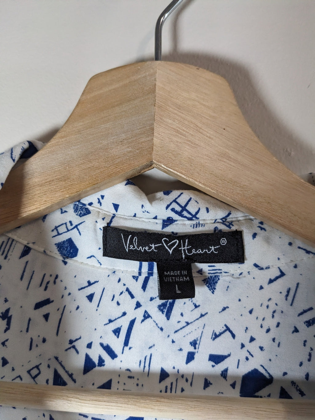 Velvet Heart White with Blue Pattern Shirt - L