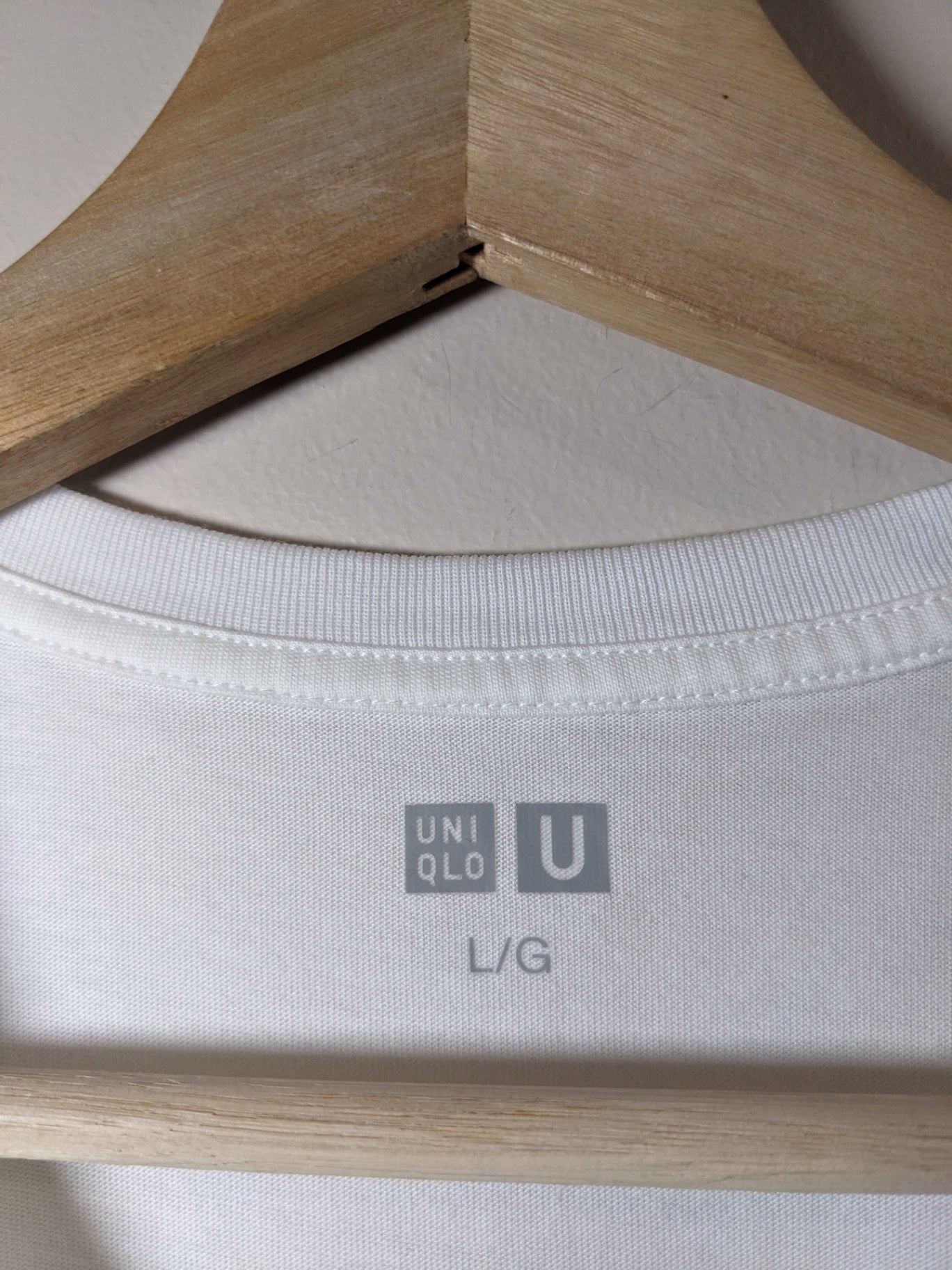 UNIQLO White T-Shirt - L