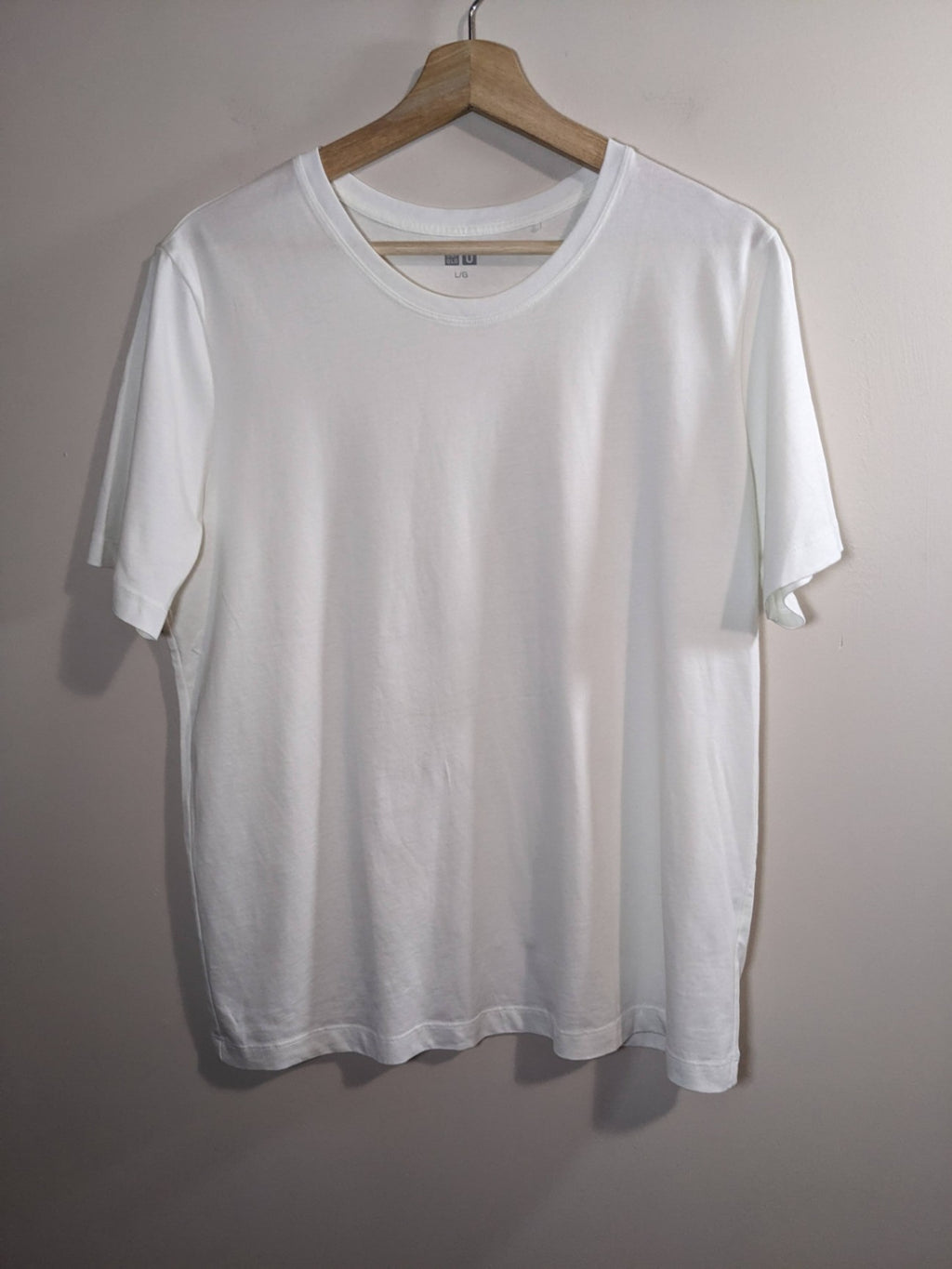 UNIQLO White T-Shirt - L