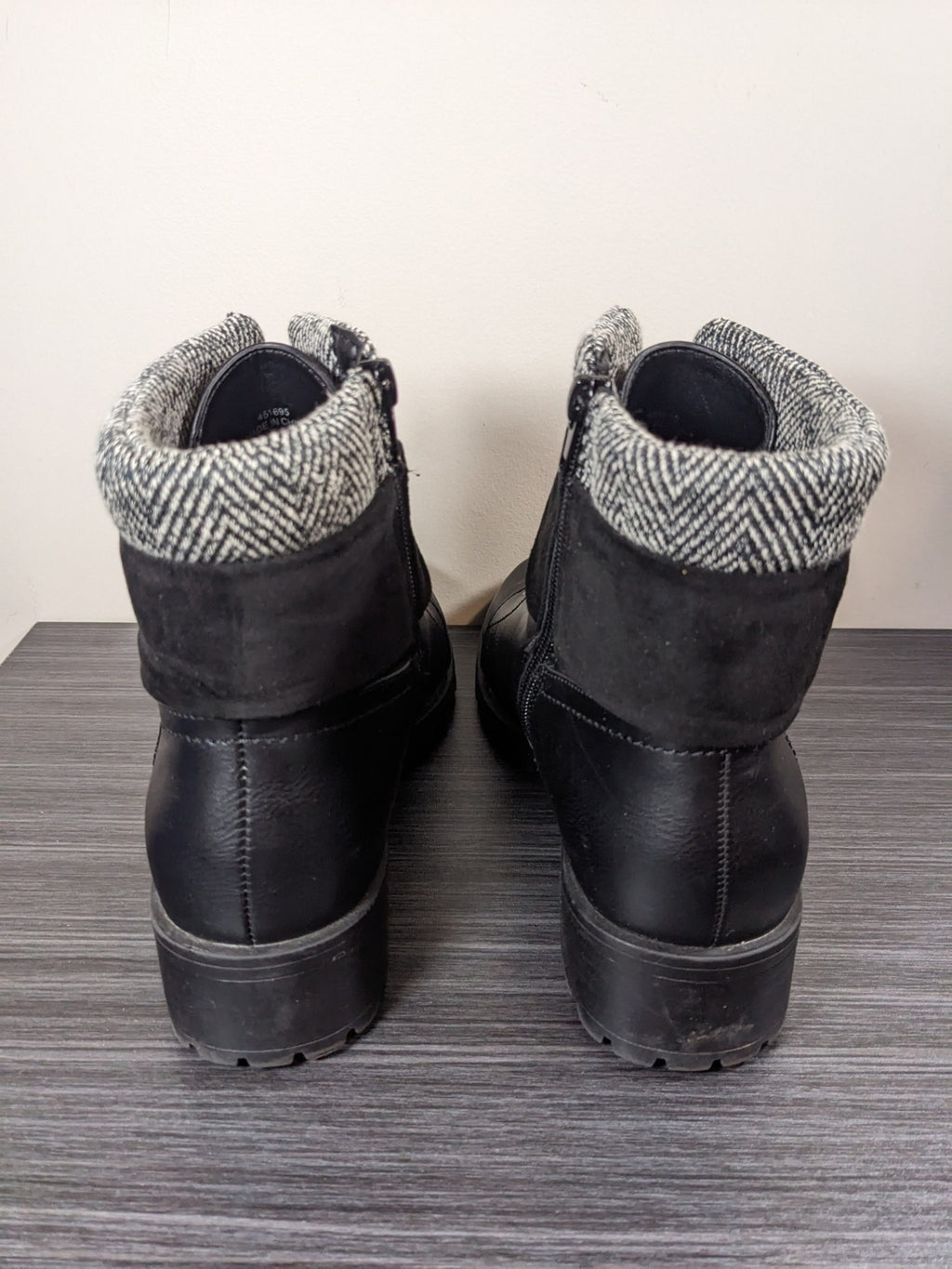 A Black Boots - sz 8 Wide
