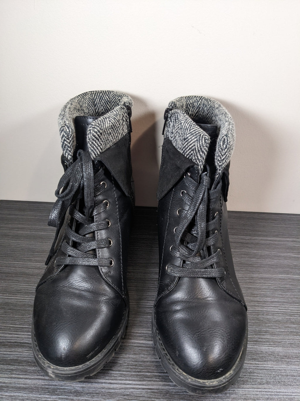 A Black Boots - sz 8 Wide