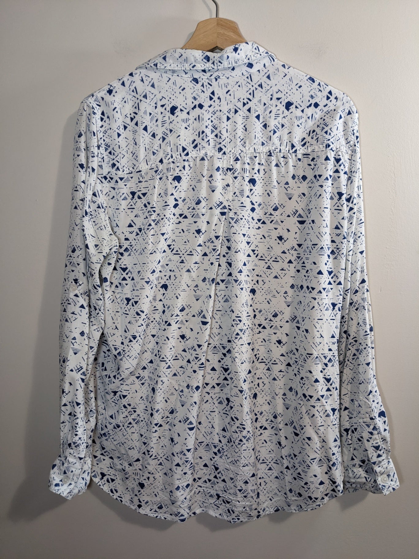 Velvet Heart White with Blue Pattern Shirt - L