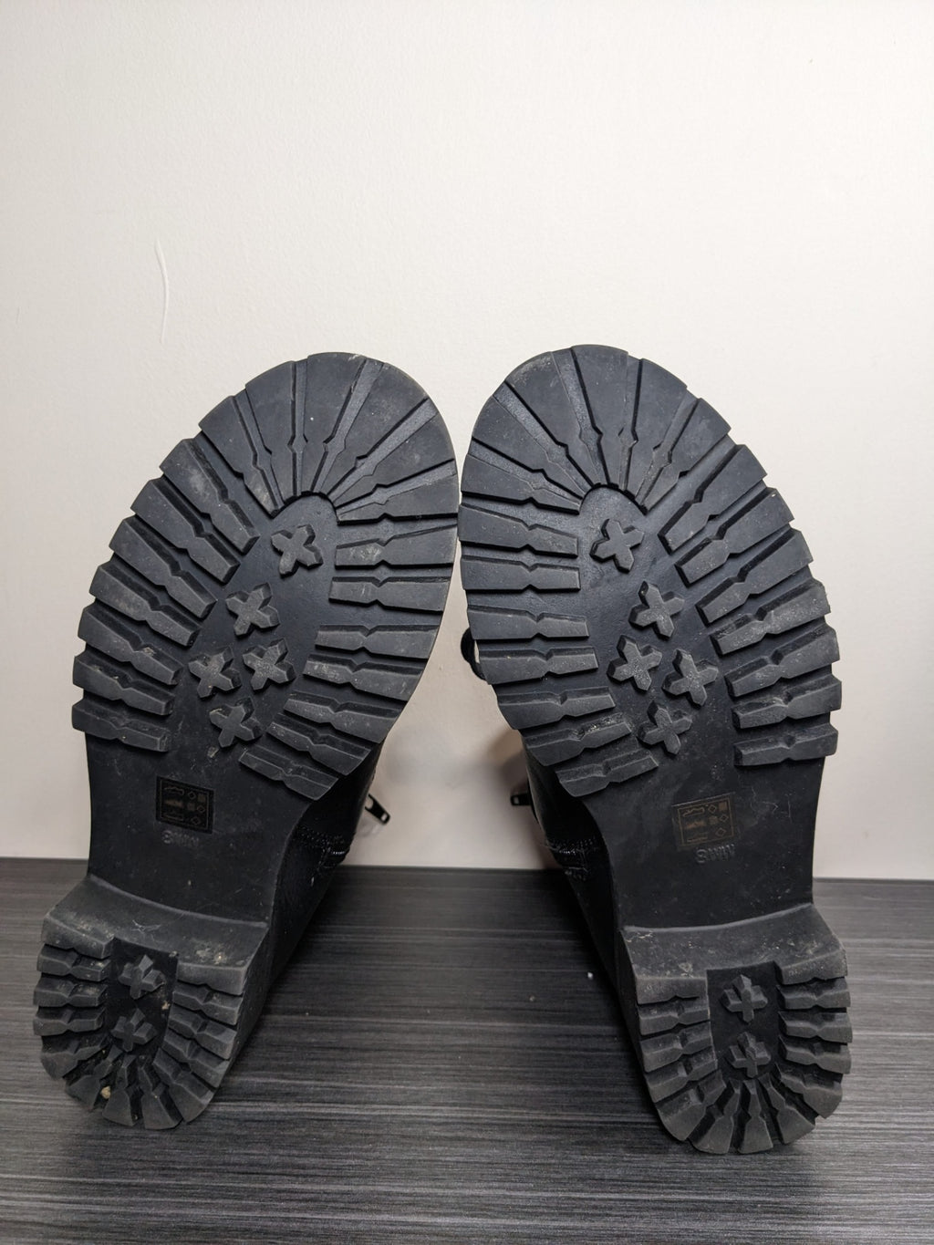 A Black Boots - sz 8 Wide