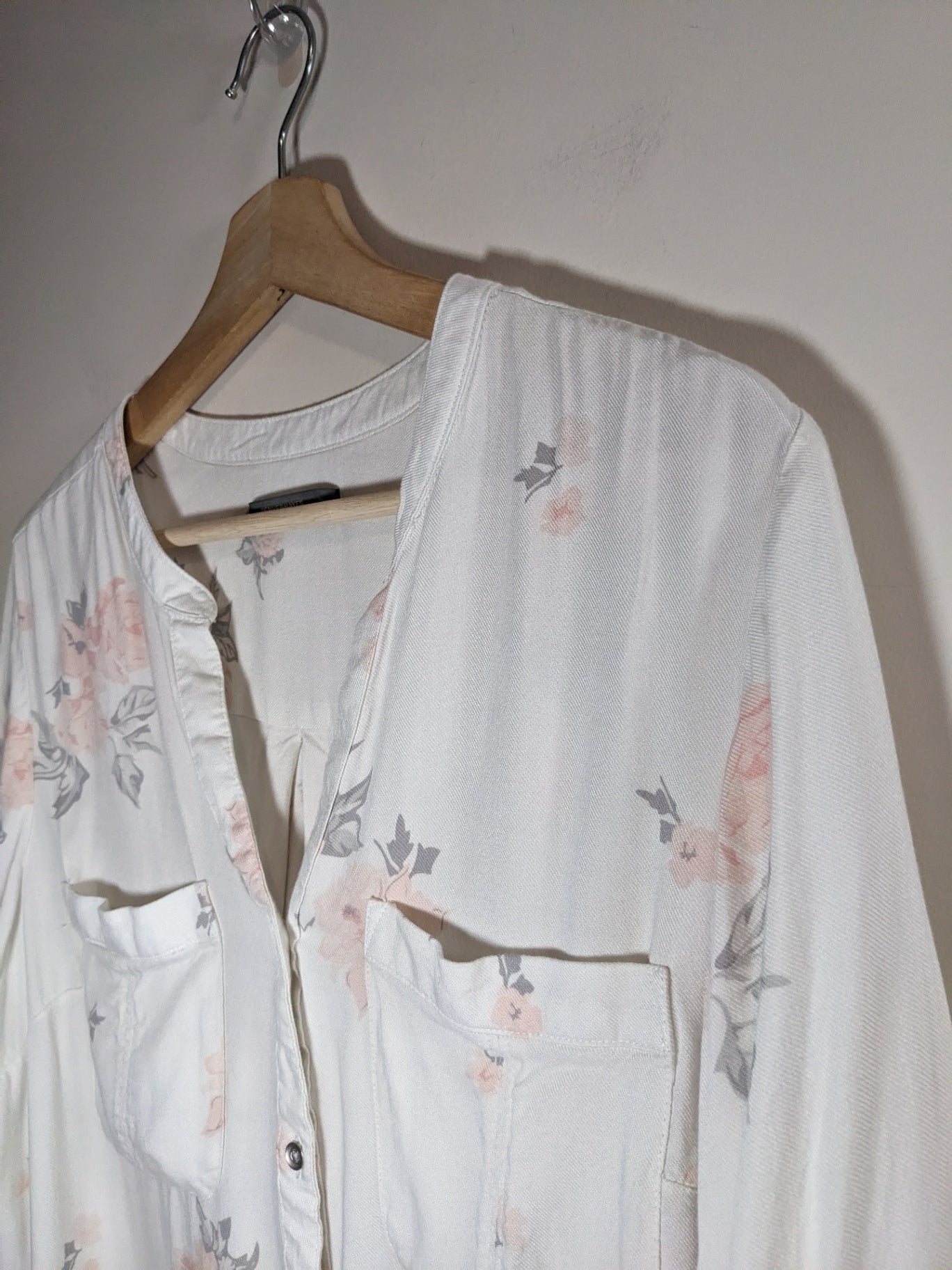 Denver Hayes White Floral Blouse - L
